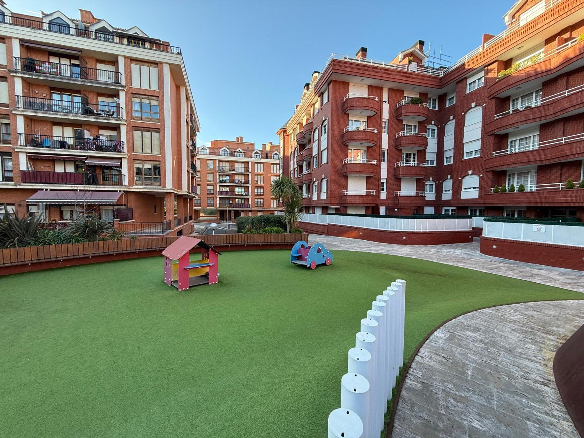 Castro Holidays - Centrico Piscina Urbanizacion Garaje Gratis 카스트로우르디알레스 외부 사진