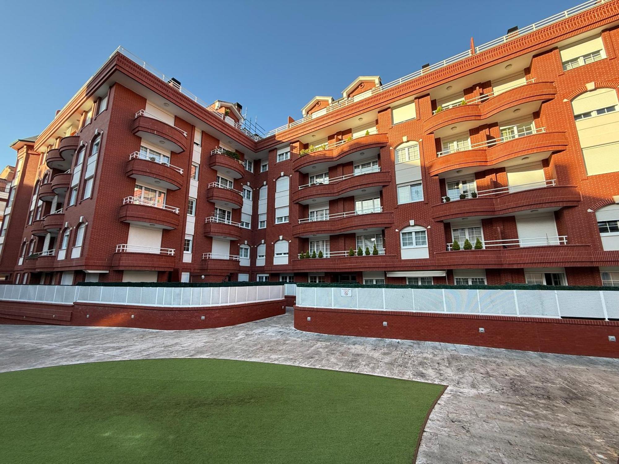 Castro Holidays - Centrico Piscina Urbanizacion Garaje Gratis 카스트로우르디알레스 외부 사진